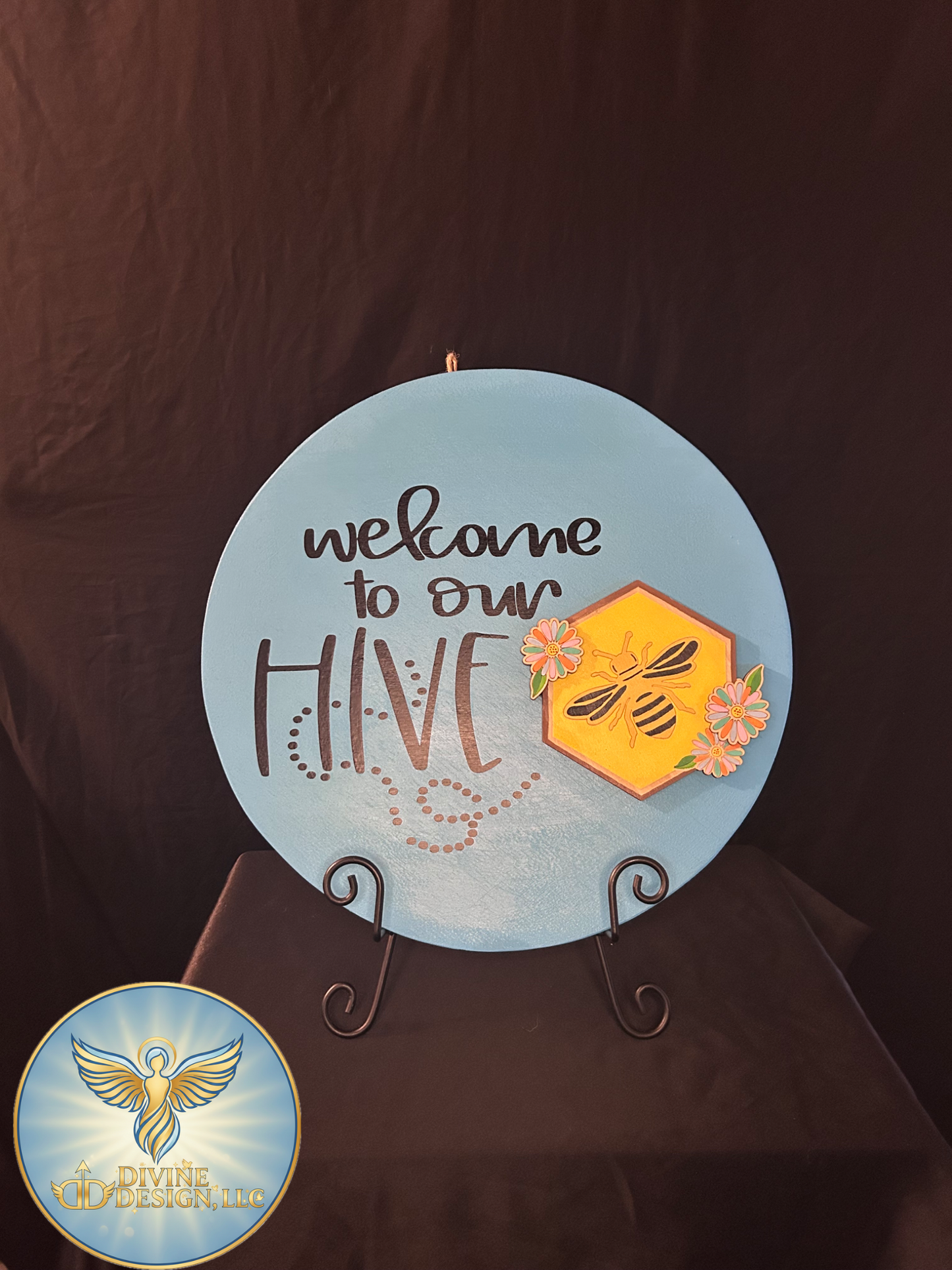 🐝 Welcome to Our Hive – Decorative Sign 🌸🍯
