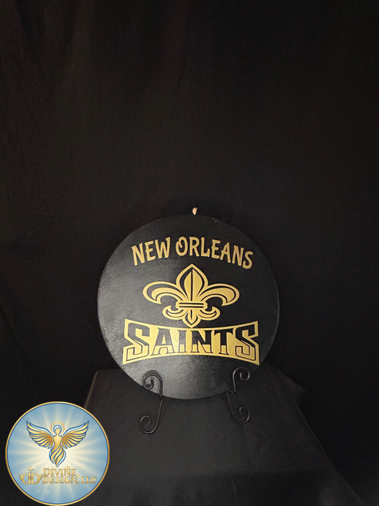 ⚜️ New Orleans Saints Round Sign – Black & Gold Fan Décor 🖤💛
